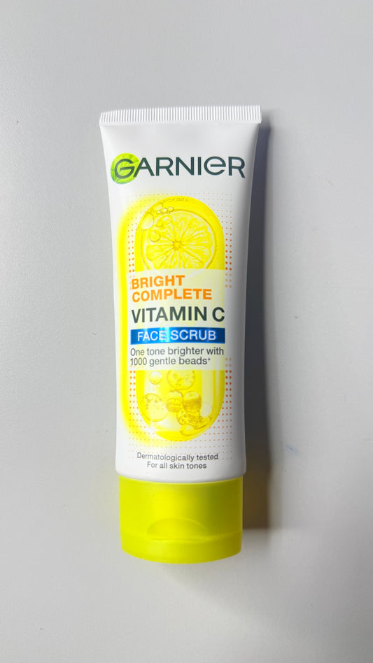 GARNIER BRIGHT COMPLETE VITAMIN C FACE SCRUB