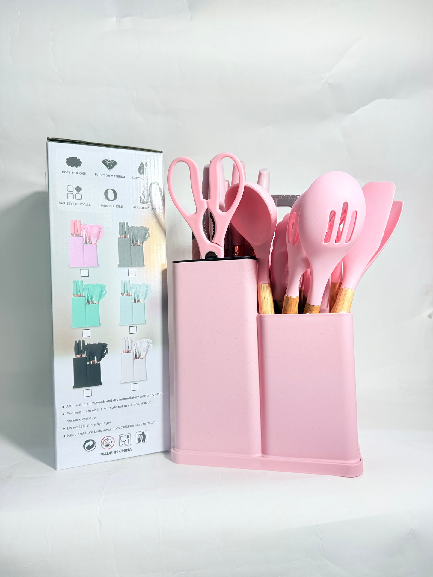 19PCS KITCHENWARE SET WITH KNIVES AND CHOPPING BOARD
